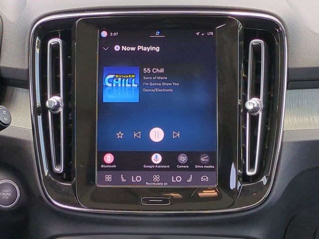 2024 Volvo XC40 Plus Dark Theme