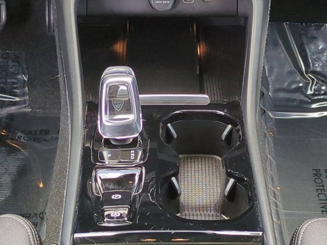 2024 Volvo XC40 Plus Dark Theme