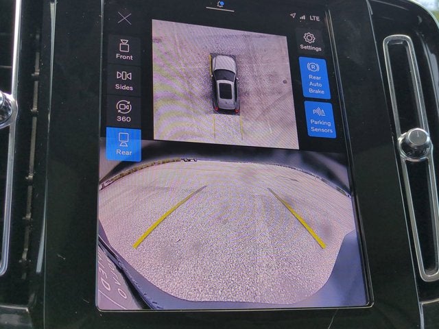 2024 Volvo XC40 Plus Dark Theme