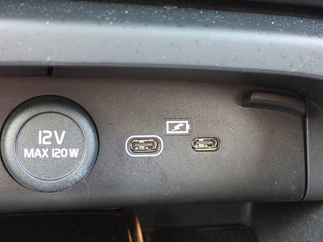 2024 Volvo XC40 Plus Dark Theme
