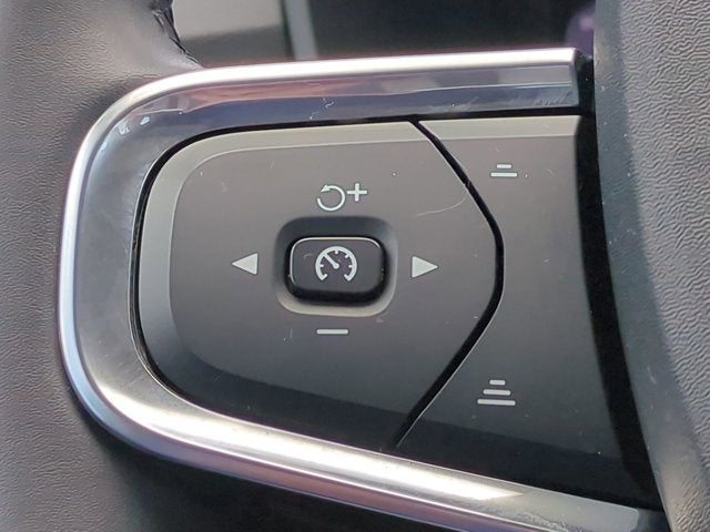 2024 Volvo XC40 Plus Dark Theme