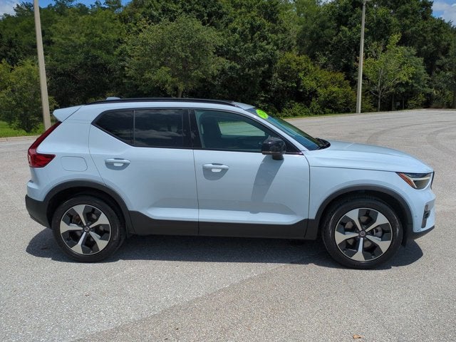 2024 Volvo XC40 Plus Dark Theme