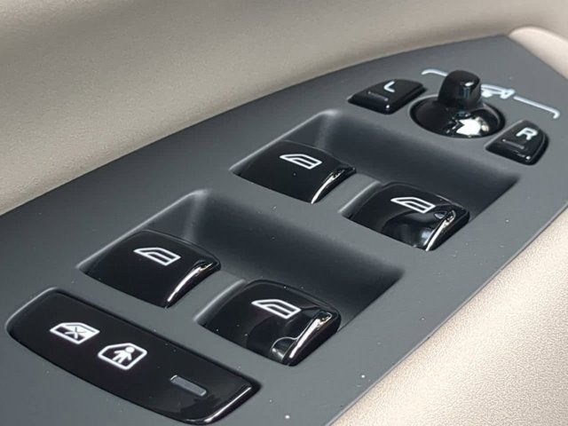 2026 Volvo XC90 Core