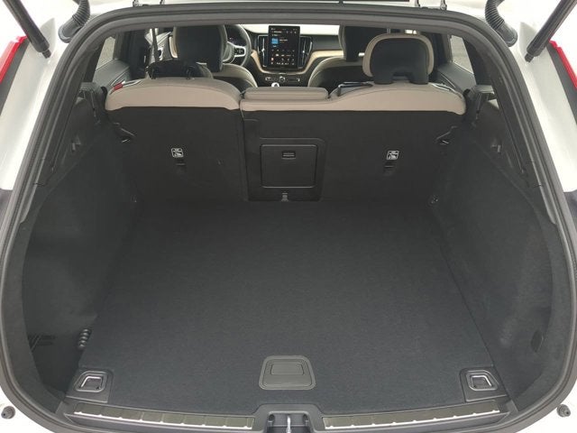 2026 Volvo XC60 Plus