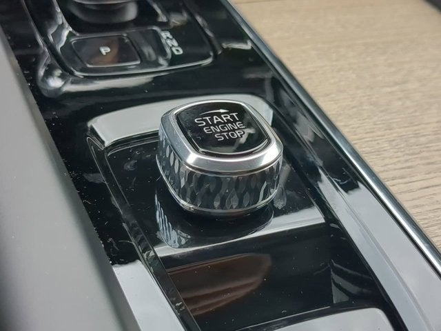 2026 Volvo XC60 Plus