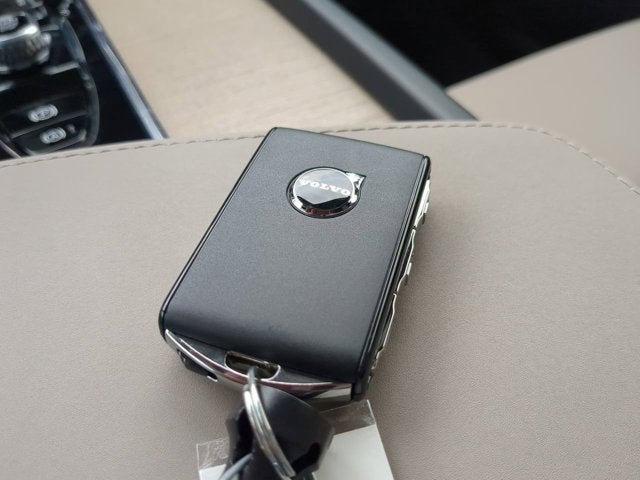 2026 Volvo XC60 Plus