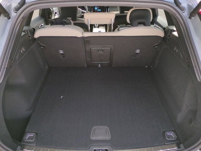 2026 Volvo XC60 Plus