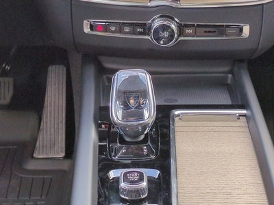 2026 Volvo XC60 Plus
