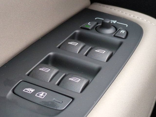 2026 Volvo XC60 Plus