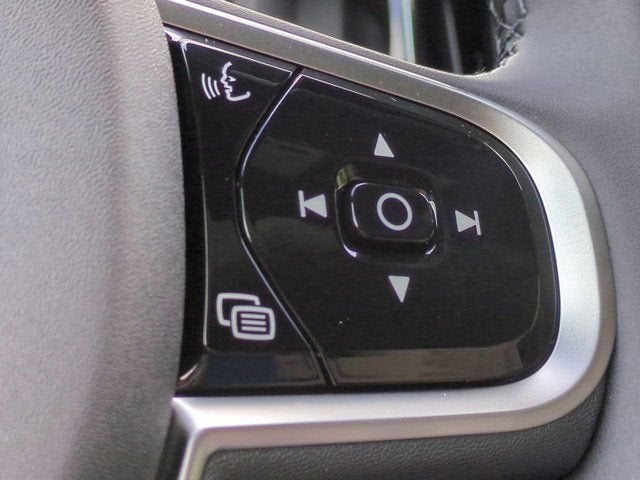 2026 Volvo XC60 Plus