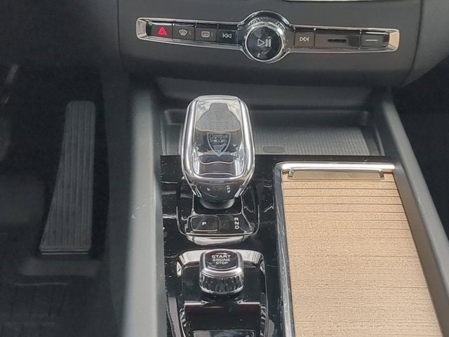 2026 Volvo XC60 Plus