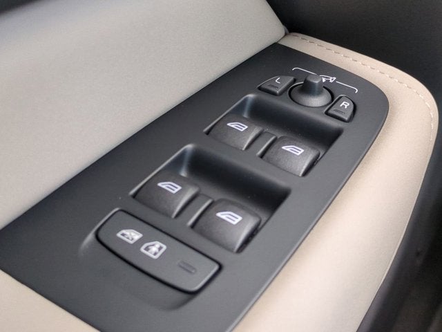 2026 Volvo XC60 Core