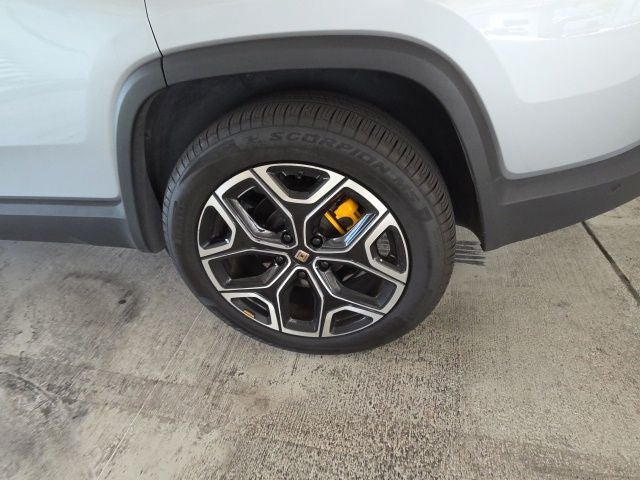 2023 Rivian R1S Adventure