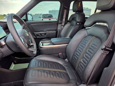 2024 Rivian R1S Base