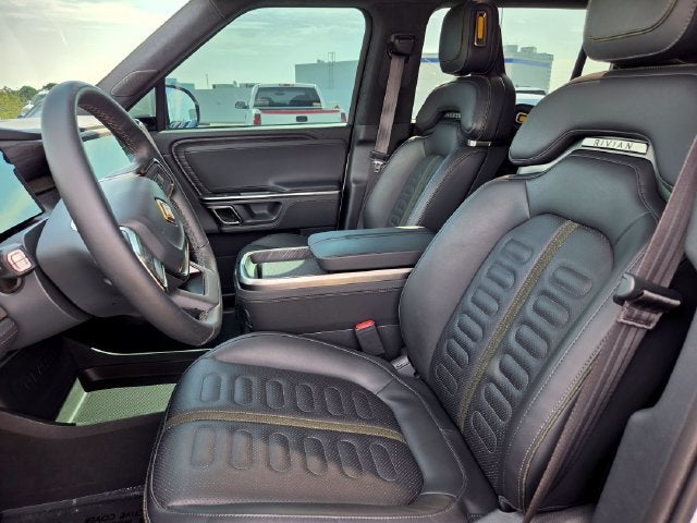 2024 Rivian R1S Base
