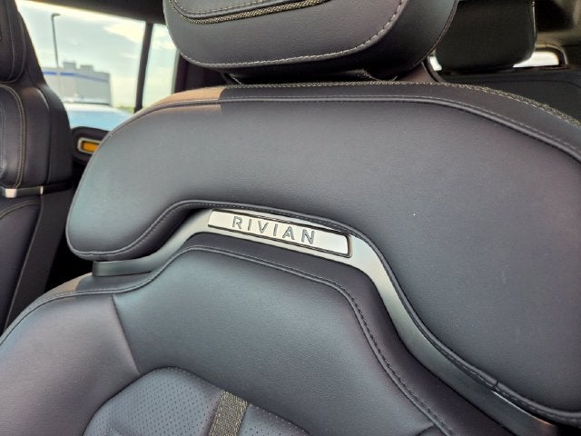 2024 Rivian R1S Base
