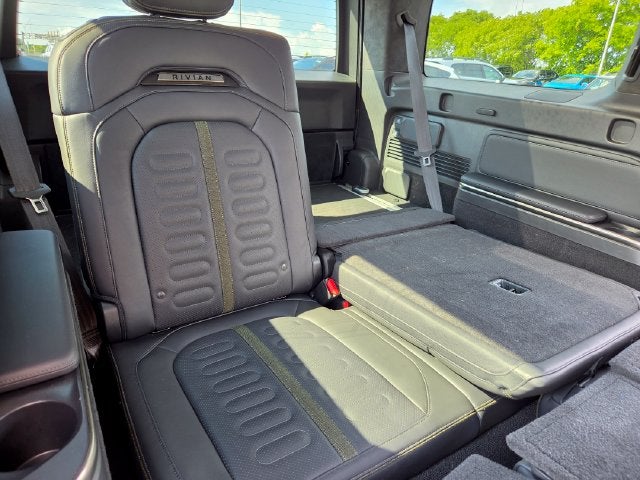2024 Rivian R1S Base