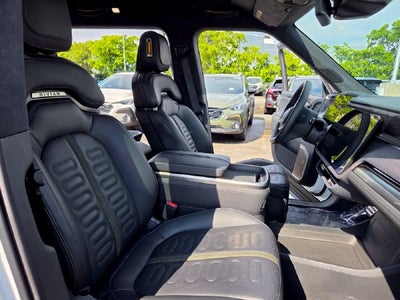 2024 Rivian R1S Base