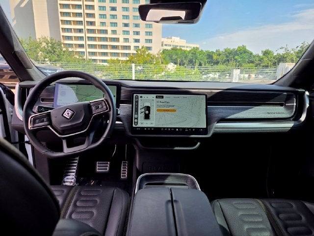 2024 Rivian R1S Base
