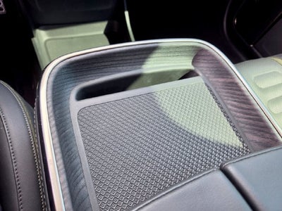 2024 Rivian R1S Base