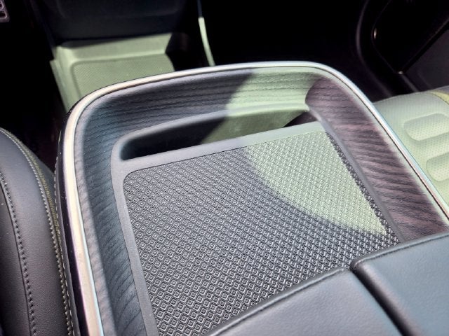 2024 Rivian R1S Base
