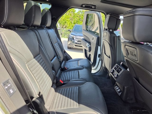 2023 Land Rover Discovery Metropolitan Edition