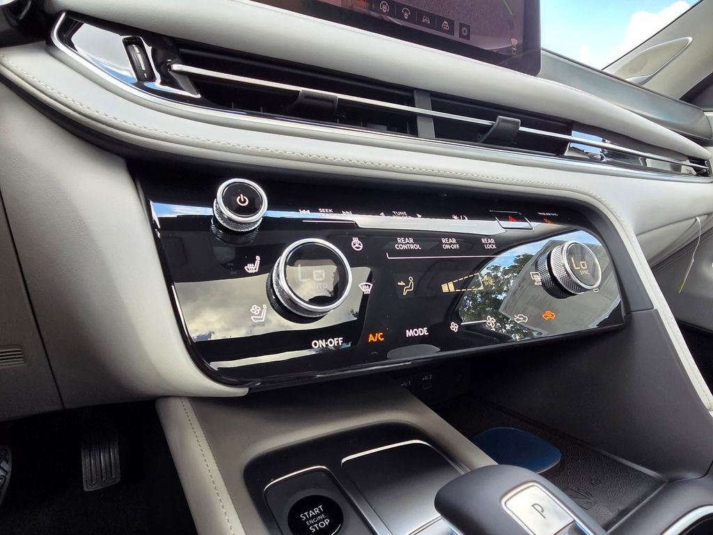 2027 INFINITI QX60 LUXE
