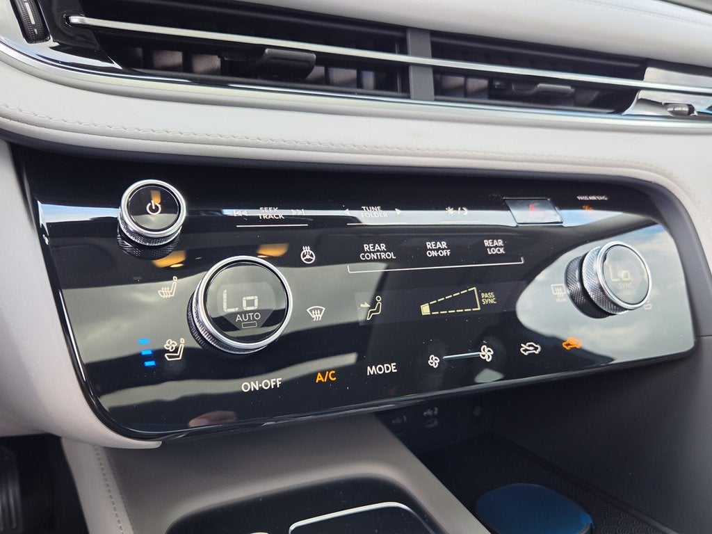 2027 INFINITI QX60 LUXE