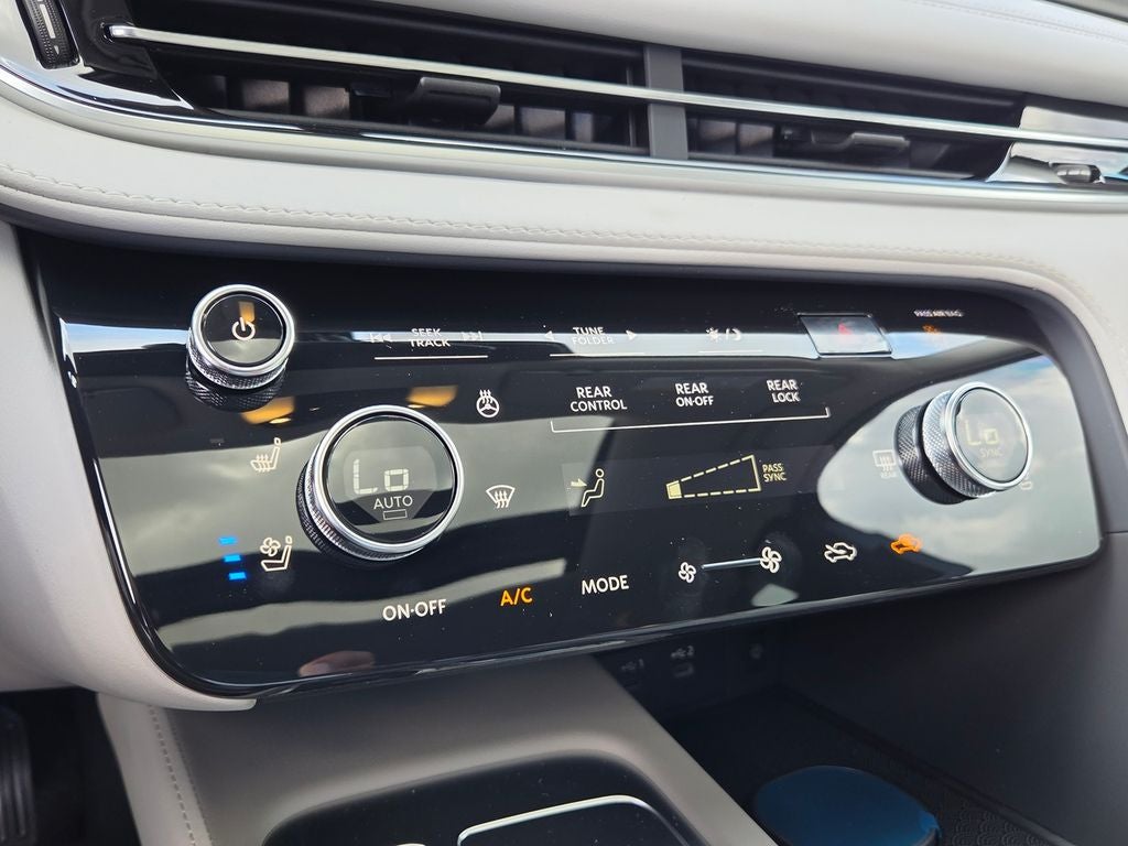 2027 INFINITI QX60 LUXE