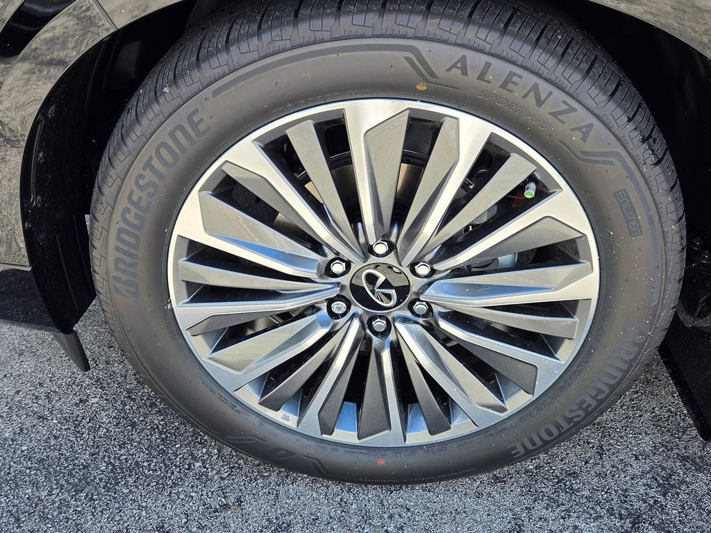 2027 INFINITI QX80 LUXE