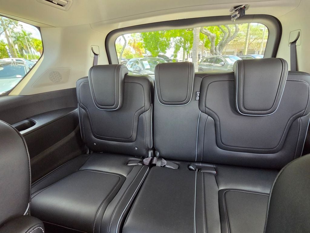 2027 INFINITI QX80 LUXE