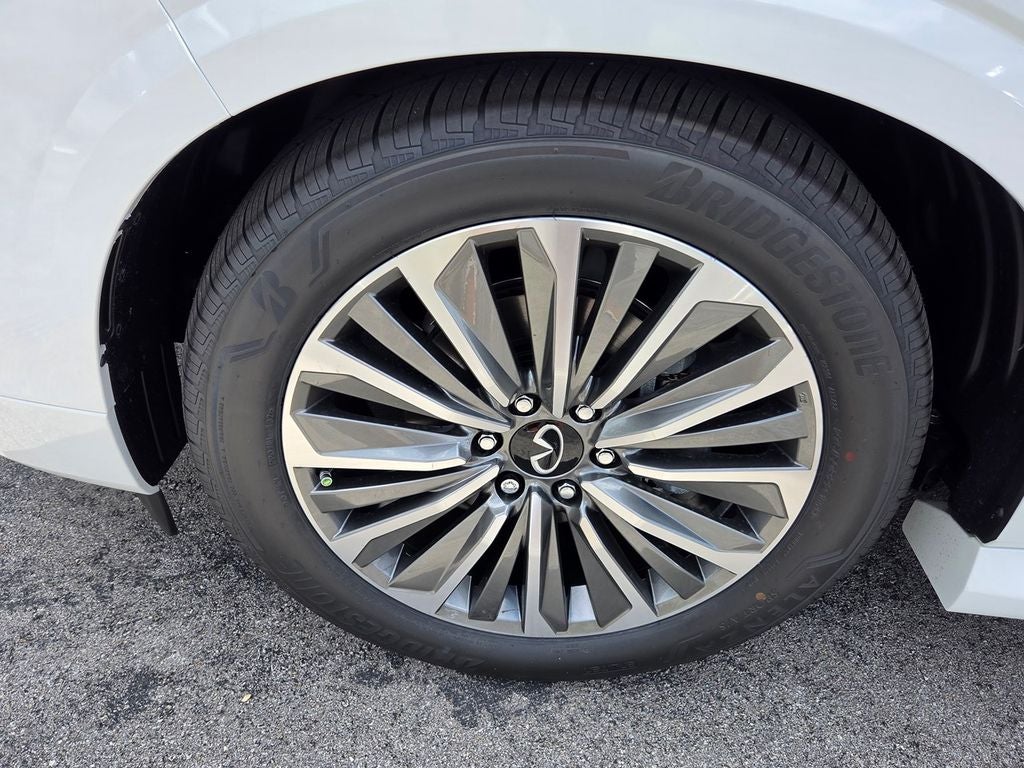 2027 INFINITI QX80 LUXE