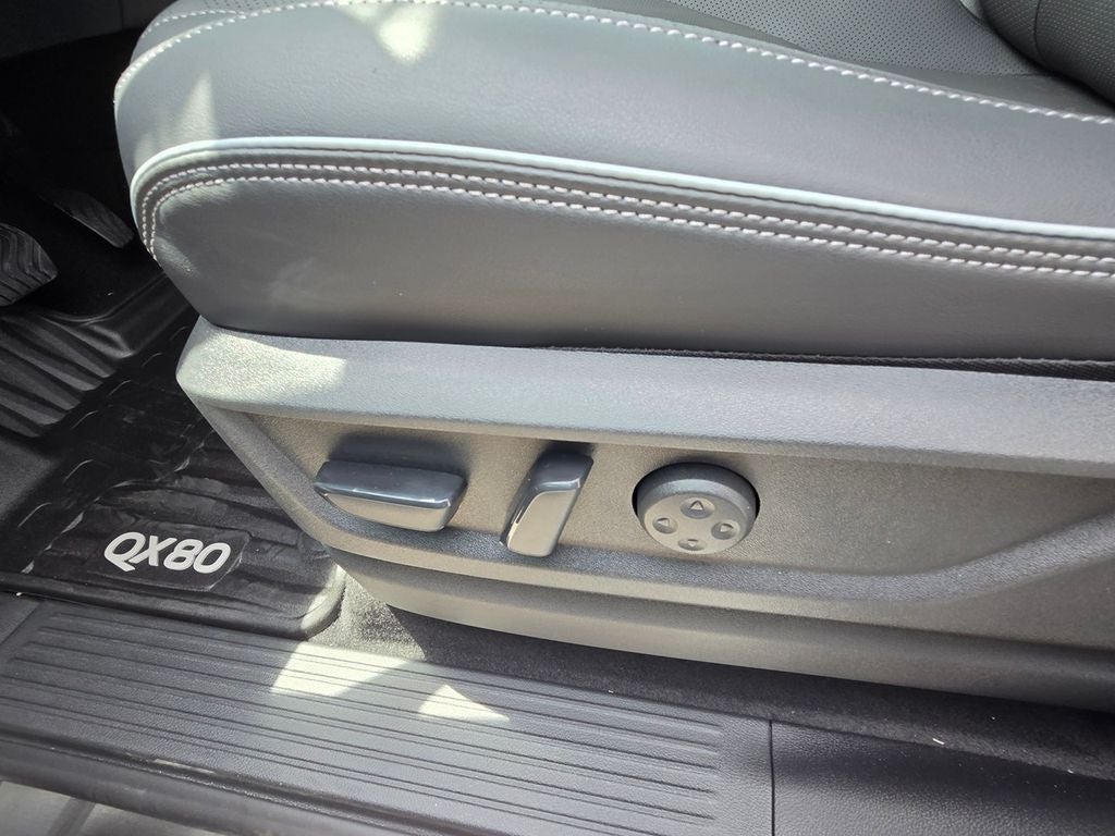 2027 INFINITI QX80 LUXE