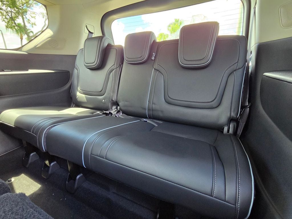2027 INFINITI QX80 LUXE