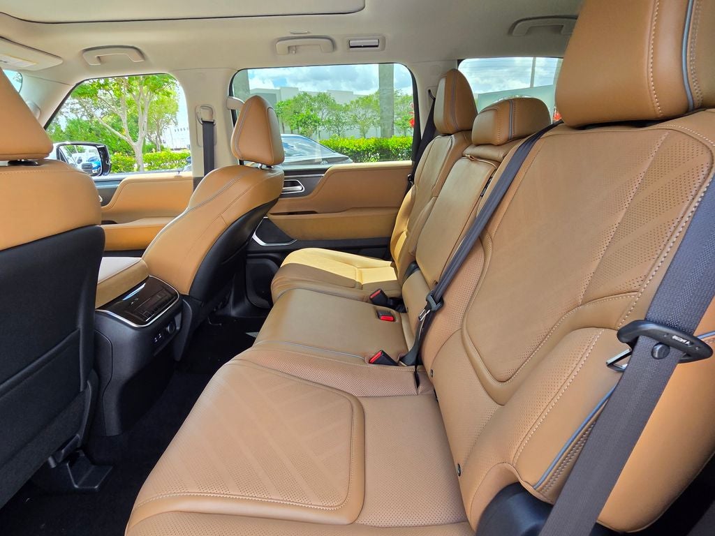 2027 INFINITI QX80 LUXE