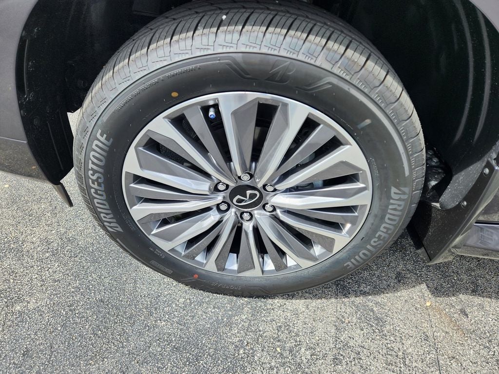 2026 INFINITI QX80 LUXE