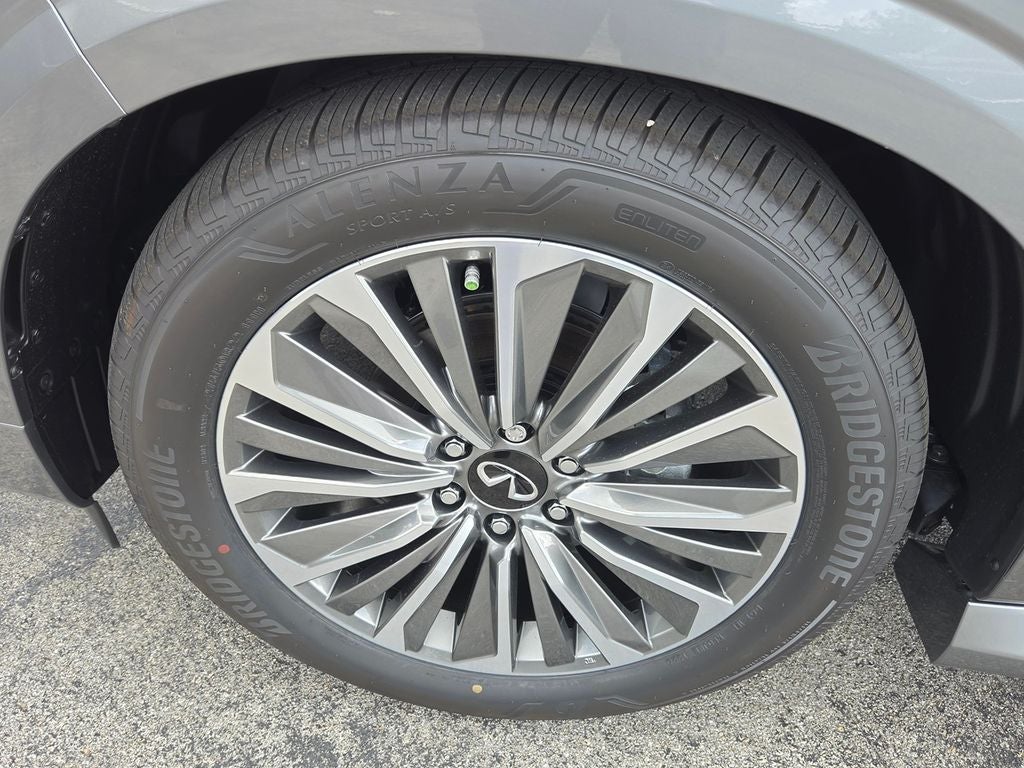 2027 INFINITI QX80 LUXE