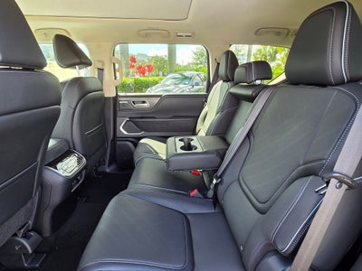 2027 INFINITI QX80 LUXE